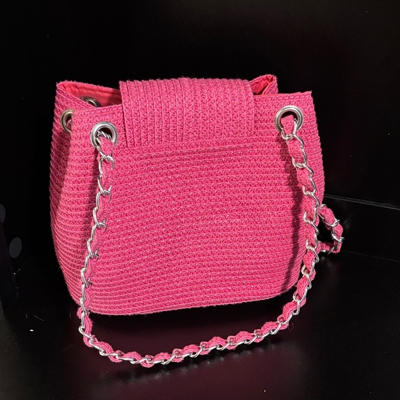 Elegant Pink Crochet Shoulder Bag with Chain Strap - Picture 2 of 8